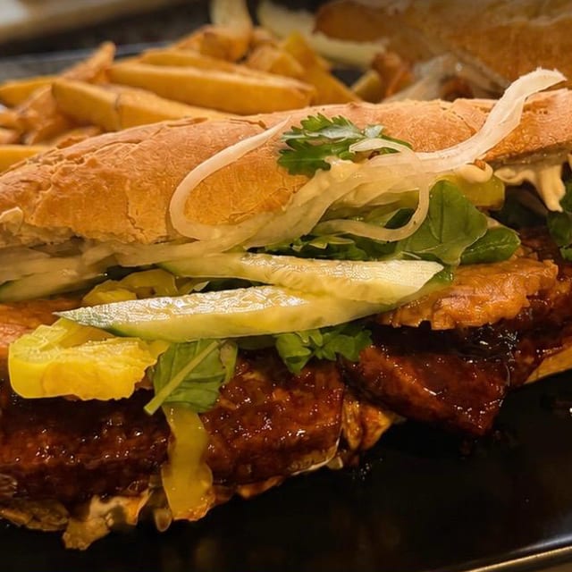 VEGAN BÁNH MÌ.