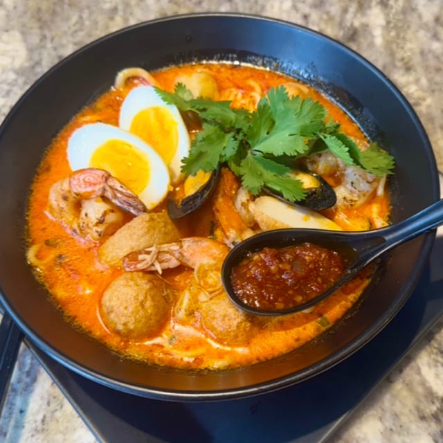Seafood Laksa.
